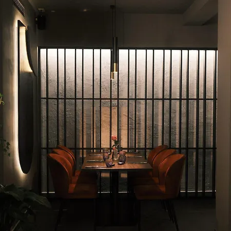 Penzion Downtown City-center - Zachastay 3*